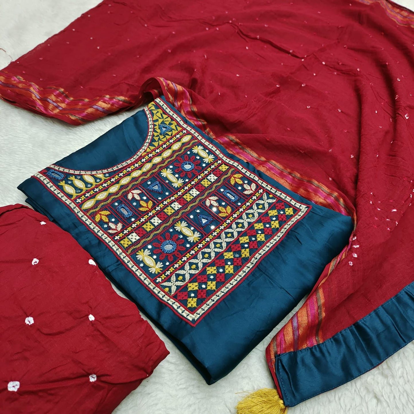 Traditional Kutch work with Bandhej Dupatta ❣️